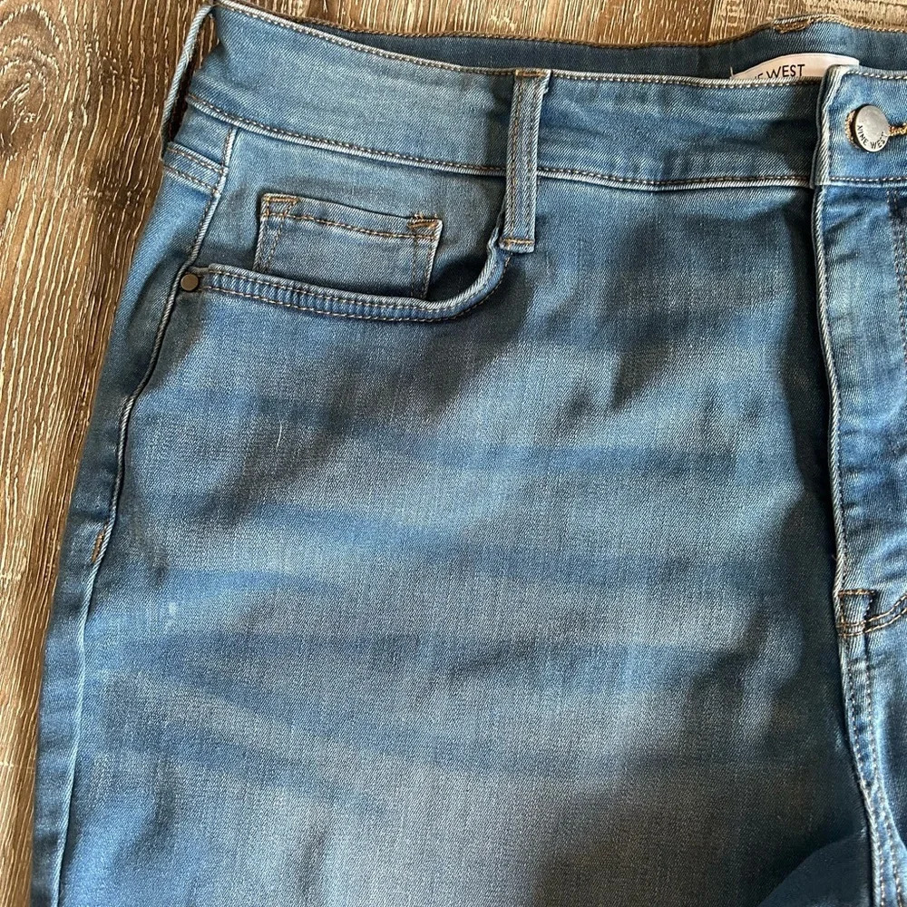 Nine West Women’s Bermuda Mid Rise Denim Jean Shorts Size 28 - Picture 6 of 10